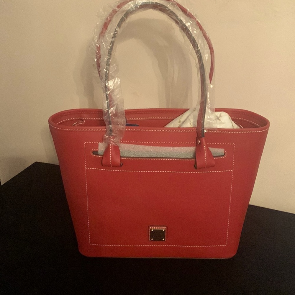 Dooney and Bourne Red fully-lined Handbag. Zippered